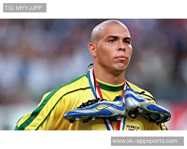 足球赛场悲剧再现:球星因伤病突发死亡引发全球关注与深思 足球赛场悲剧再现:球星因伤病突发死亡引发全球关注与深思